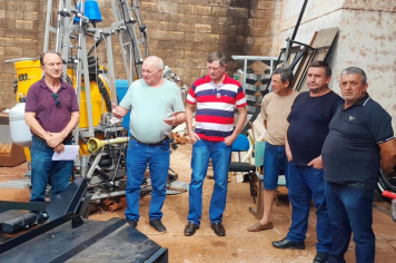 Executivo realiza entrega de equipamentos para associações de produtores rurais