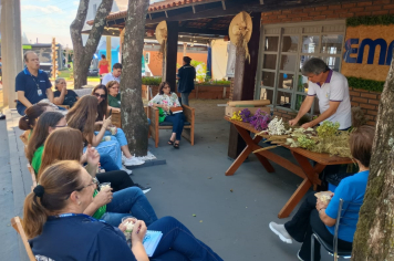 Secretaria de Agricultura e EMATER participam de oficina de arranjos florais