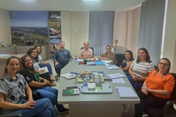 Equipe pedagógica realiza reunião com a URI e SICREDI