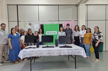 SICREDI doa computadores para escolas da Rede Municipal