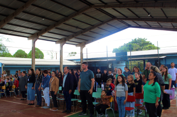Hora Cívica na Escola Antônio Cortez