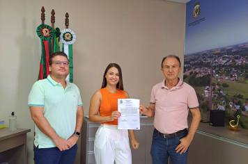 Empossada nova tesoureira