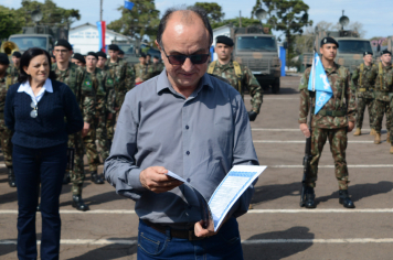 Prefeito Brasil Sartori recebe título de amigo do 1ºBCom