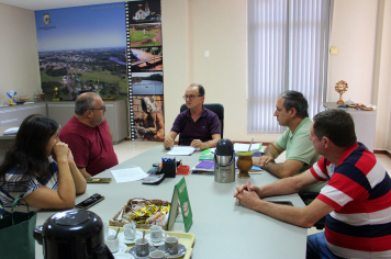 Empresa LD Caminhões apresenta projeto de expansão ao Executivo