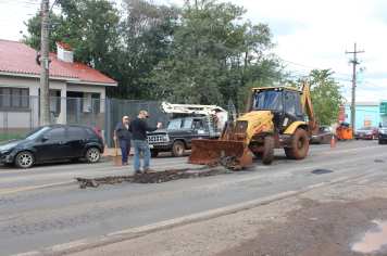 Secretaria de Obras realiza melhorias emergenciais