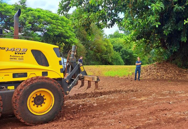 Recuperação emergencial da estrada em São João Velho