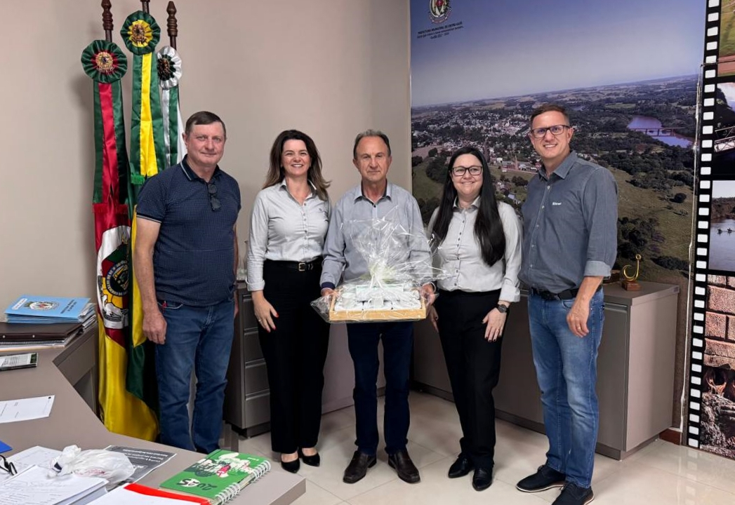 SICREDI realiza visita ao Executivo