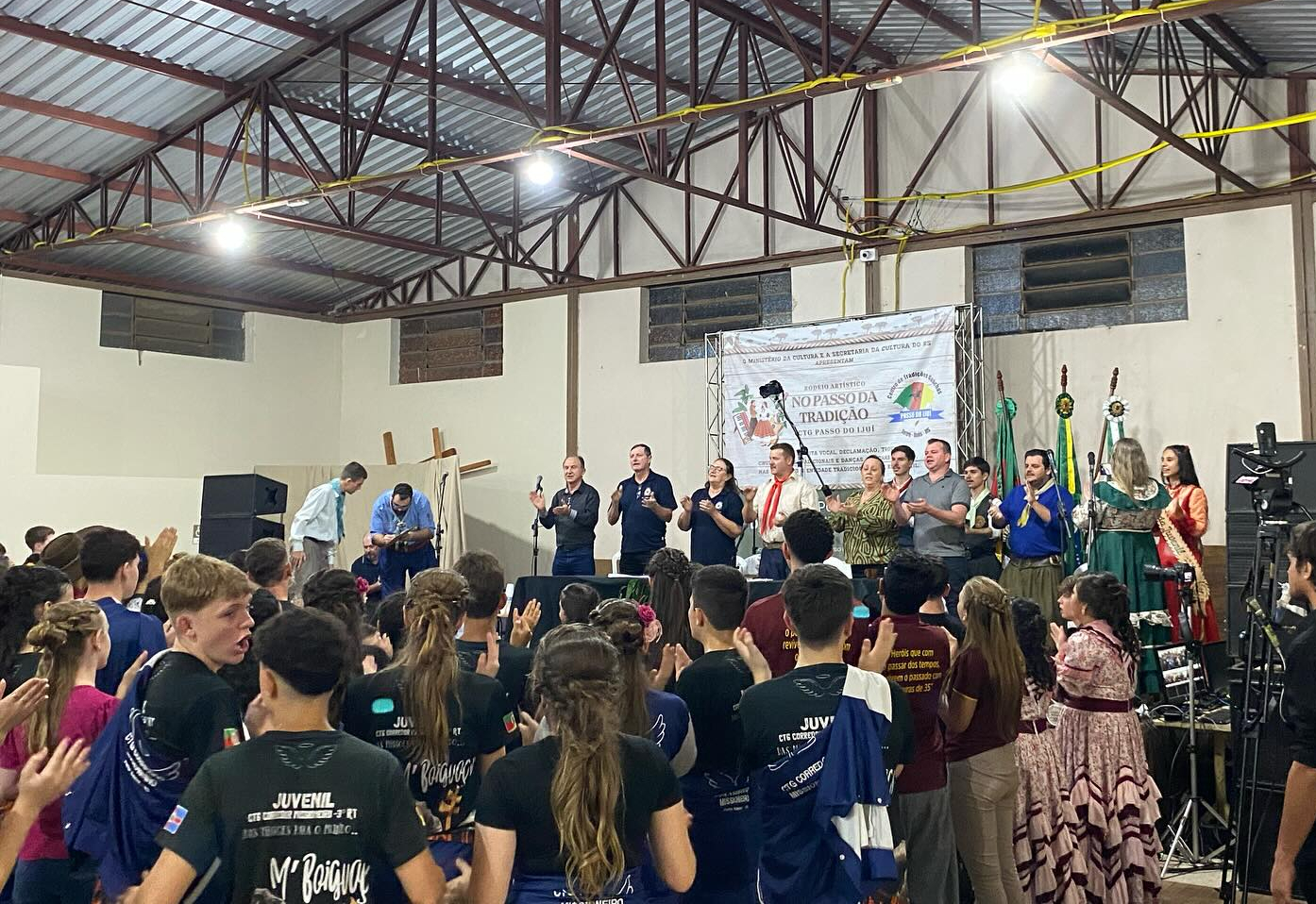 Poder Executivo participa do encerramento do rodeio artístico no Passo da Tradição